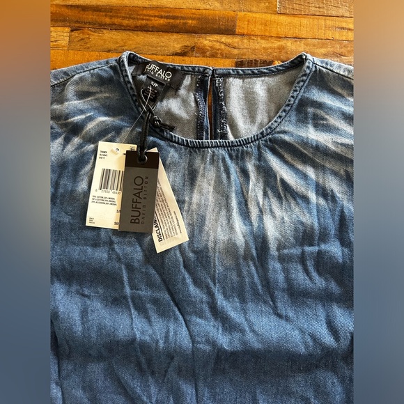 NWT BUFFALO Bell Sleeve 70’s Vibe Blue Denim Top Size Small - Picture 3 of 8